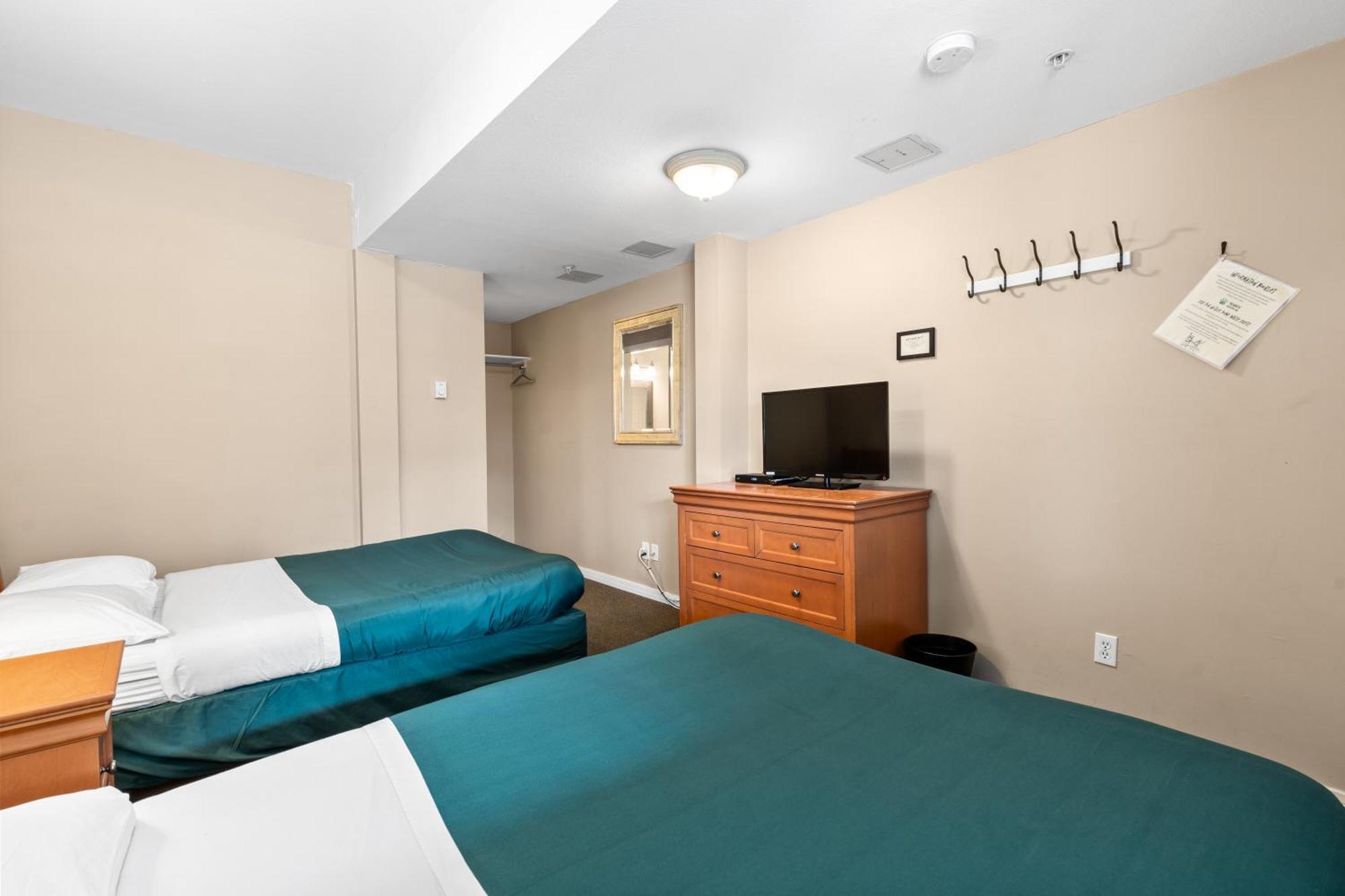 Hotel-Style Quadruple Room,1587533054:JPEG