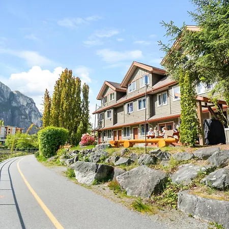 Squamish Adventure Inn-2